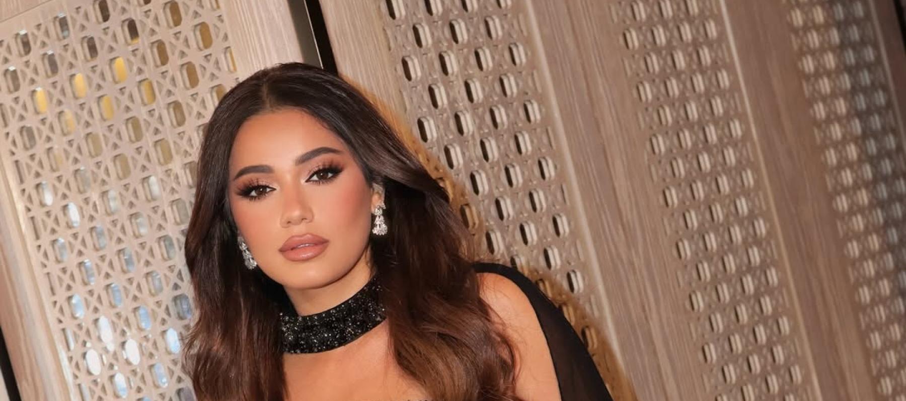 رحمة رياض باطلالة بأناقة لافتة بفستان المخمل والكاب 