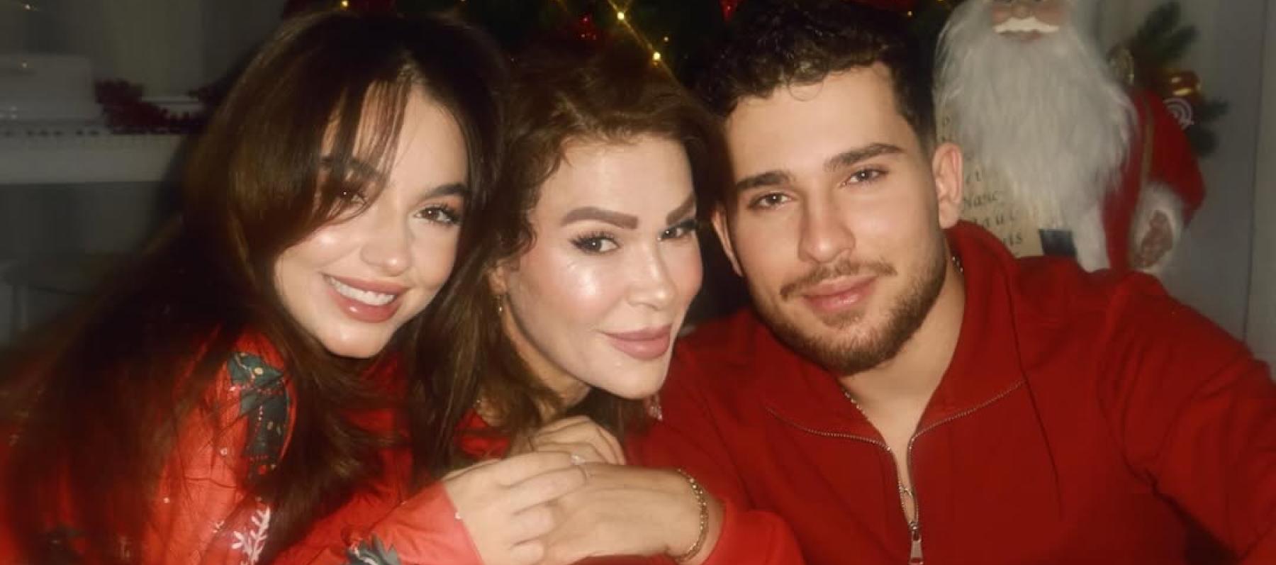 بيسان إسماعيل مع عائلتها 