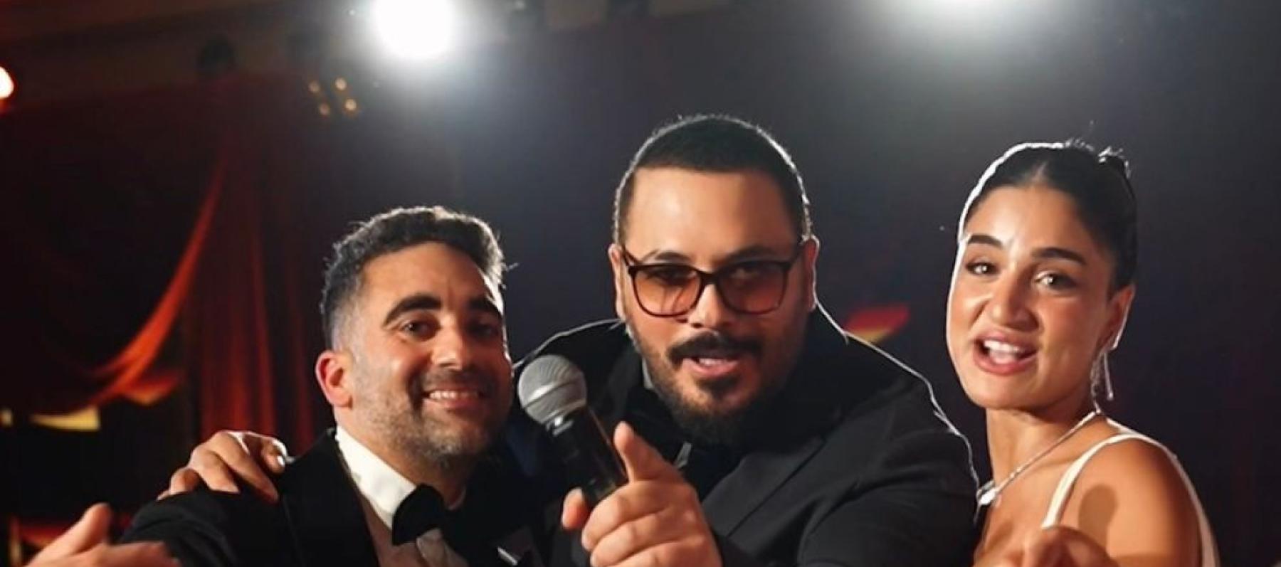 رامي عياش مع العروسين -  صورة معدلة