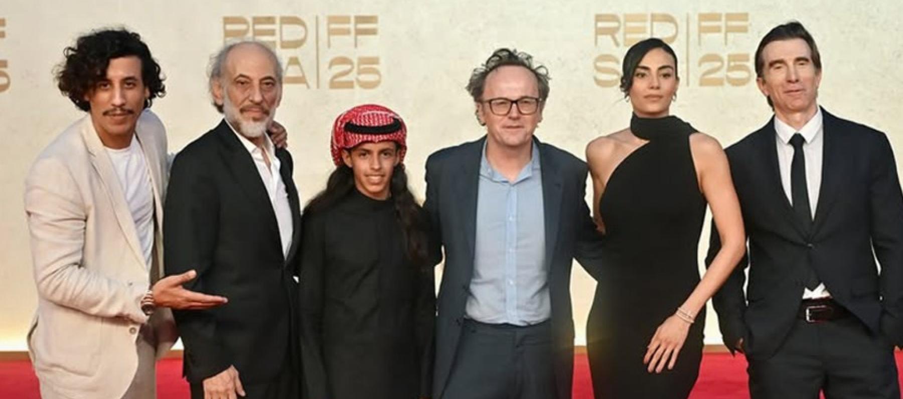 محارِبة الصحراء يعود إلى وطنه