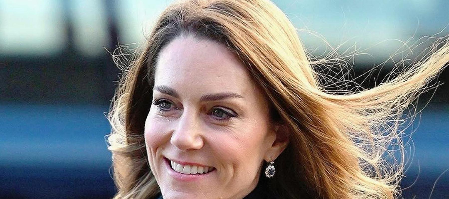 كيت ميدلتون تحتفي بالتراث الاسكتلندي بإطلالة تارتان زرقاء 