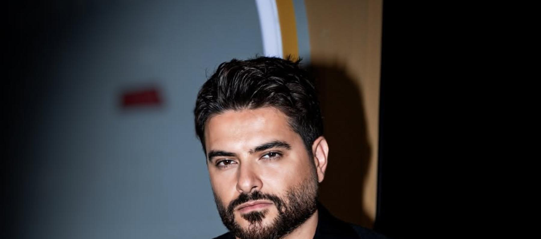 ناصيف زيتون بإطلالة بأسلوب جديد من توقيع برادا