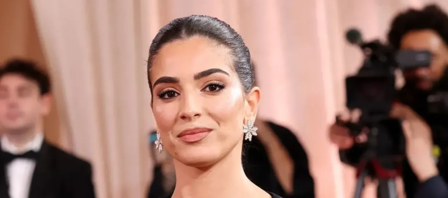 سجى كيلاني بلوك مستوحى من الثوب الفلسطيني في الغولدن غلوبس - الصورة من حساب A Shot Magazine على انستغرام 