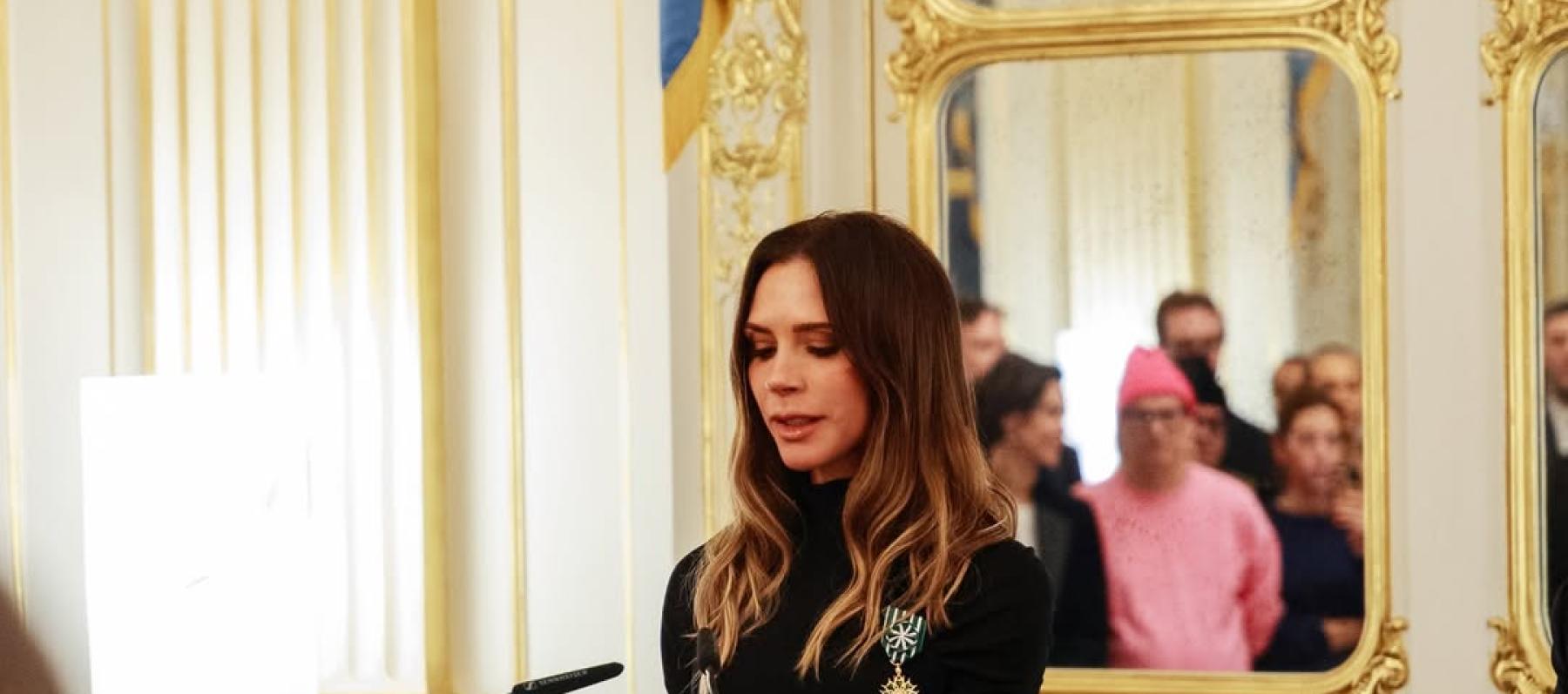 فيكتوريا بيكهام تُكرَّم في باريس بوسام الفنون والآداب - الصورة من انستغرام فيكتوريا بيكهام 