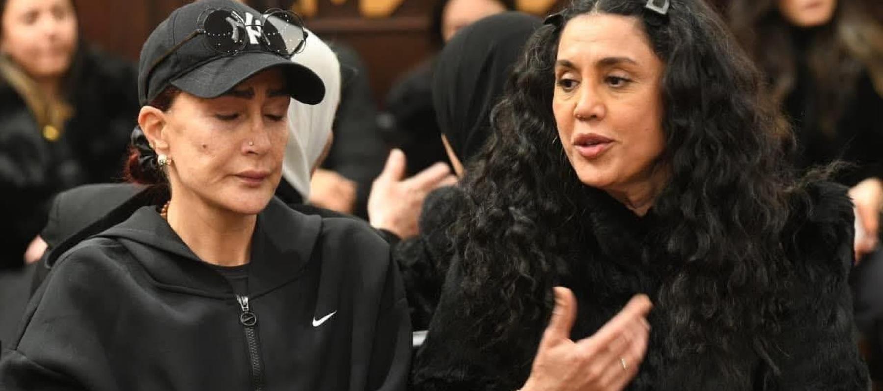 غادة عبد الرازق في عزاء والد مي عمر