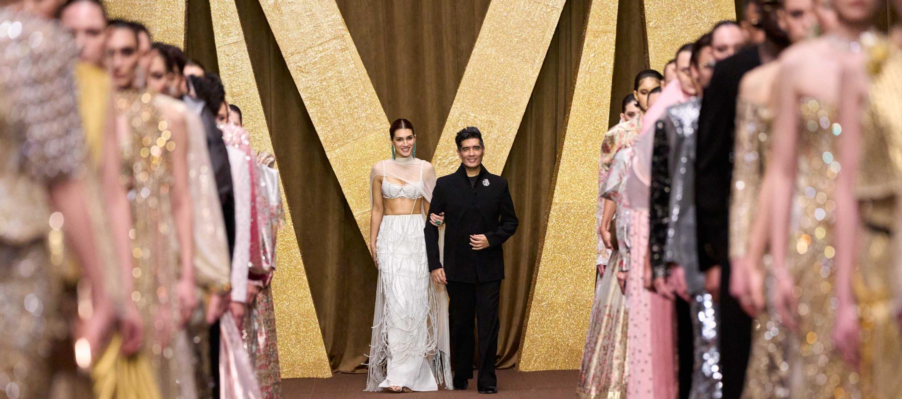 مانيش مالهوترا يحتفي بالهوية الهندية في أسبوع دبي للموضة