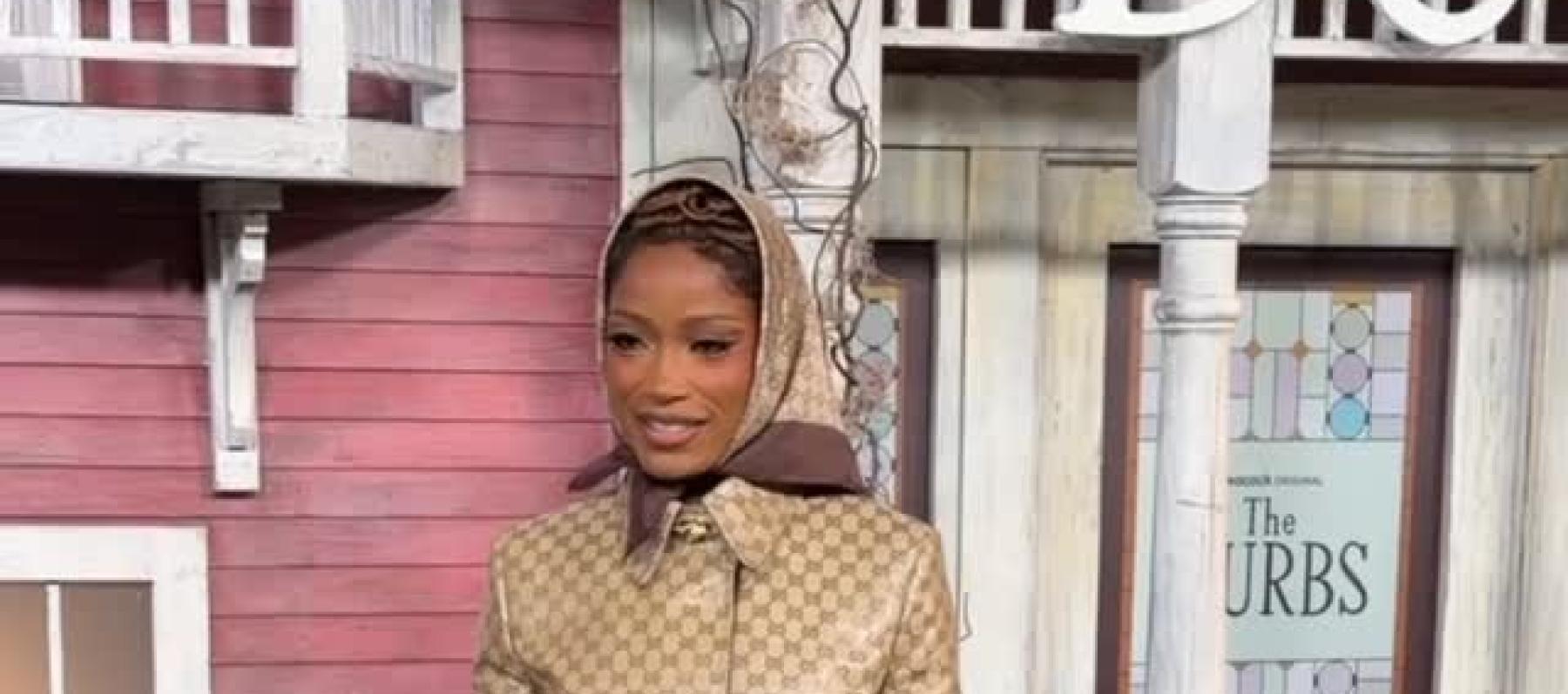 إطلالة كيكي بالمر من غوتشي: … تحول ألـ Logomania  إلى بيان موضة جريء