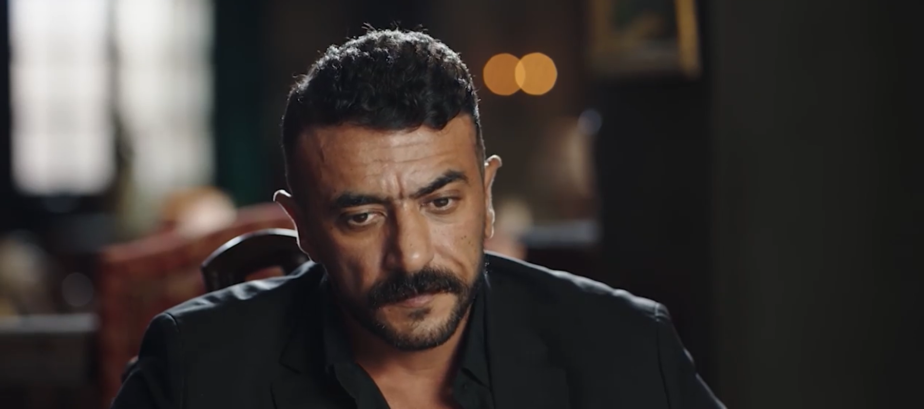 مشهد من الحلقة الأولى لمسلسل على كلاي