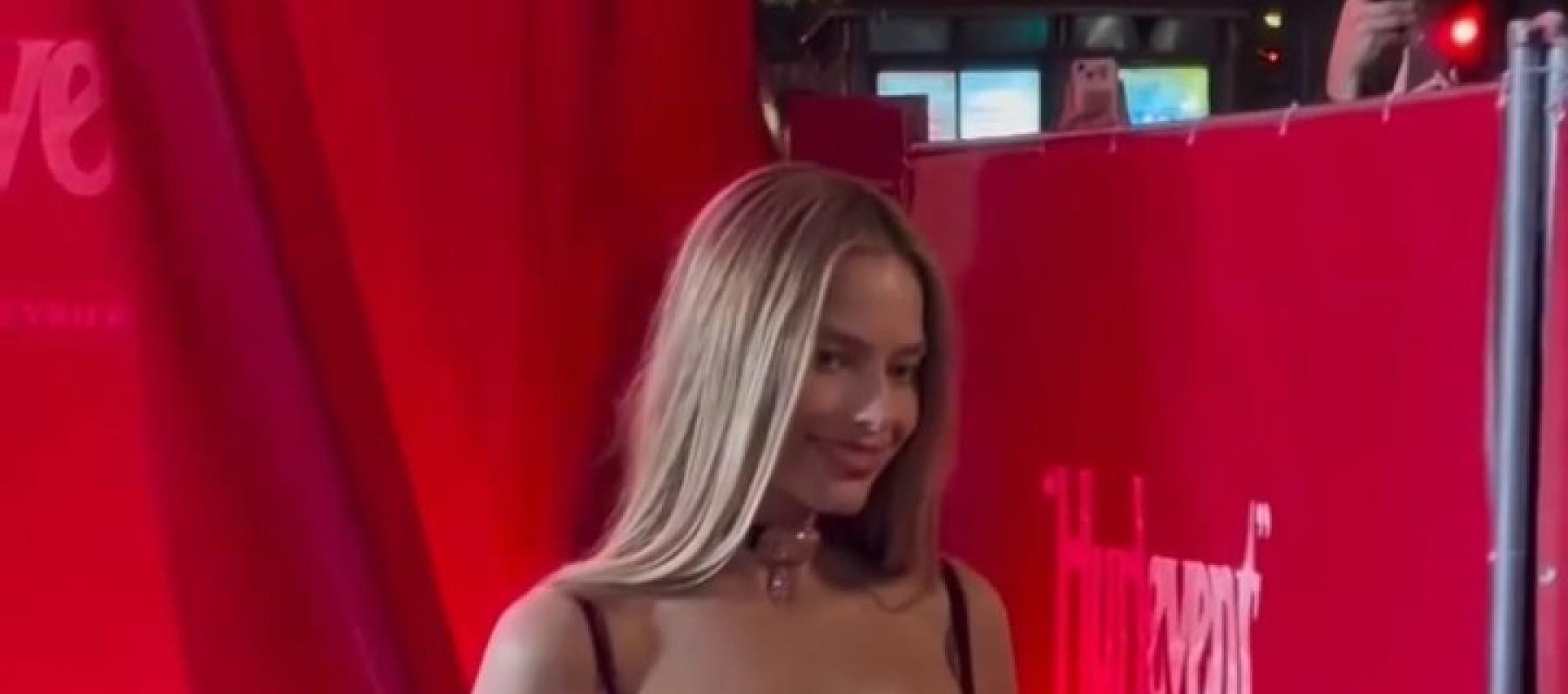 مارغوت روبي بإطلالة مخصصة من شانيل ومجوهرات بوزن 100 قيراط