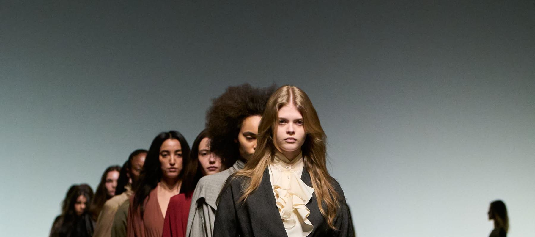 انطلاق أسبوع دبي للموضة لخريف 2026 بعرض من ألبيرتا فيريتي