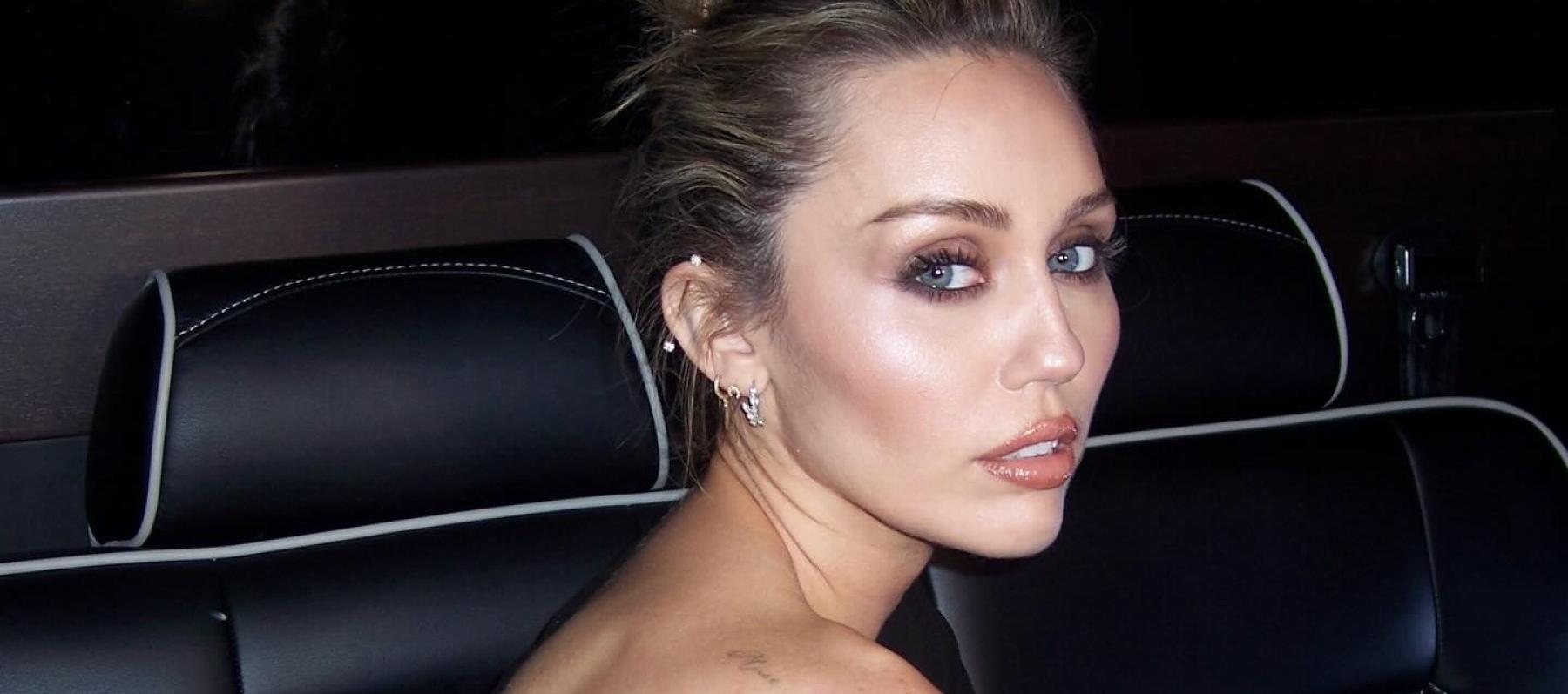 مايلي سايرس - صورة من فيسبوك