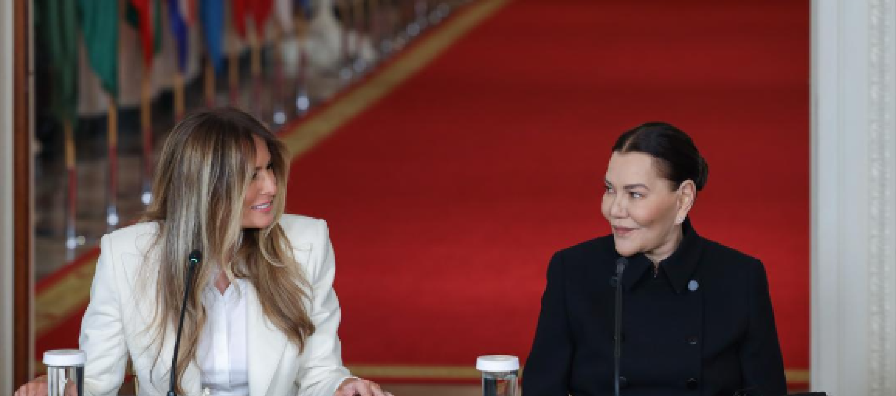 الأميرة للا حسناء تتألق بلوك كلاسيكي أنيق في البيت الأبيض