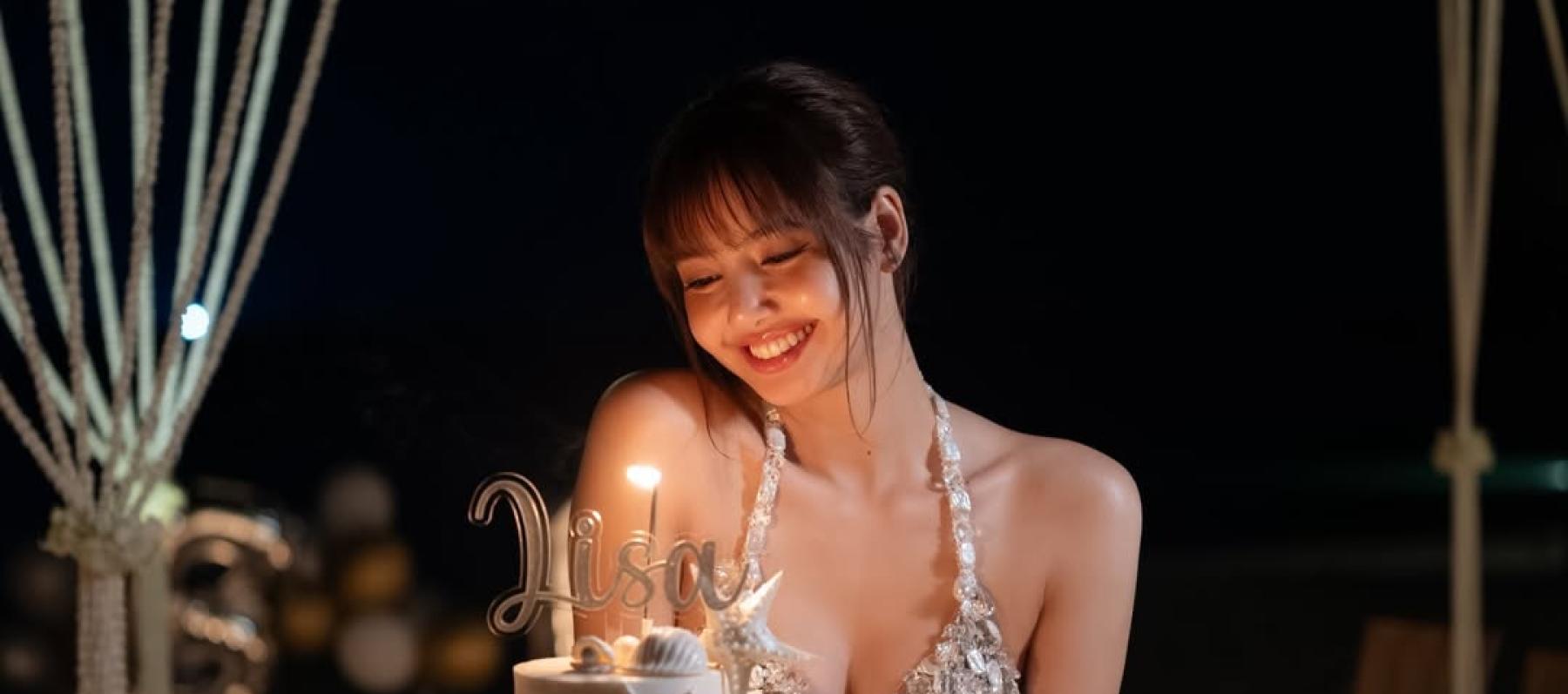 ليسا من BLACKPINK