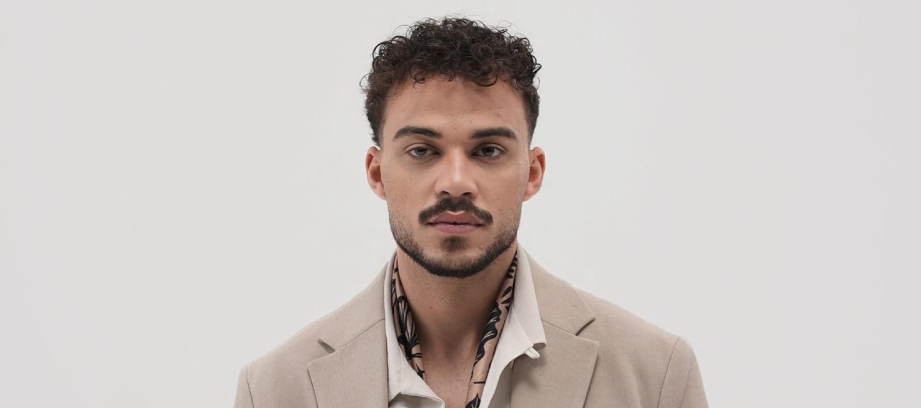 سيلاوي متهم بازدراء الدين الإسلامي و والده يتبرأ منه  