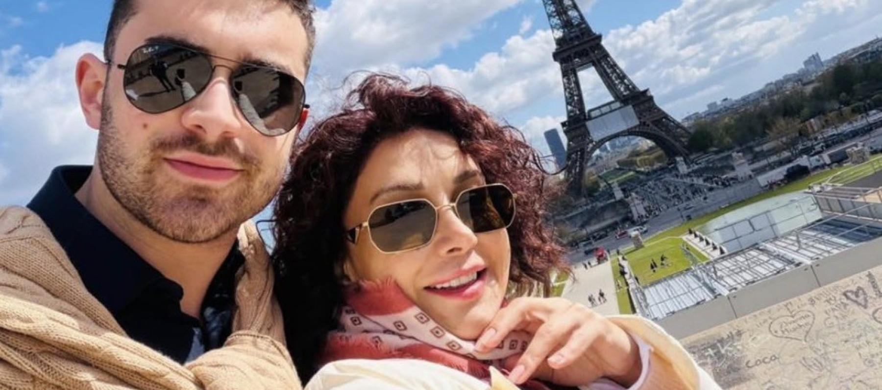 لحظات عفوية تجمع كاريس بشار وابنها في باريس