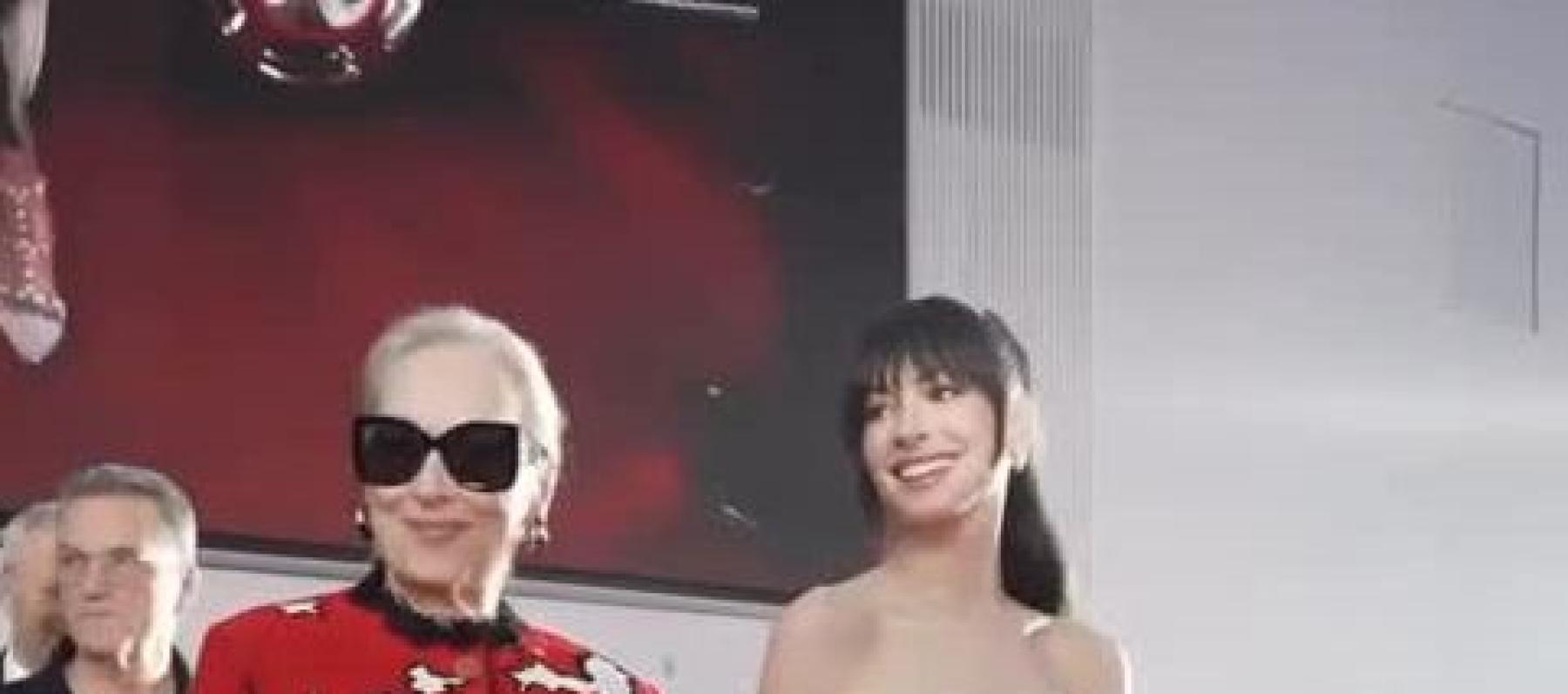 آن هاثاواي بفستان فالنتينو وميريل ستريب في شانيل في طوكيو