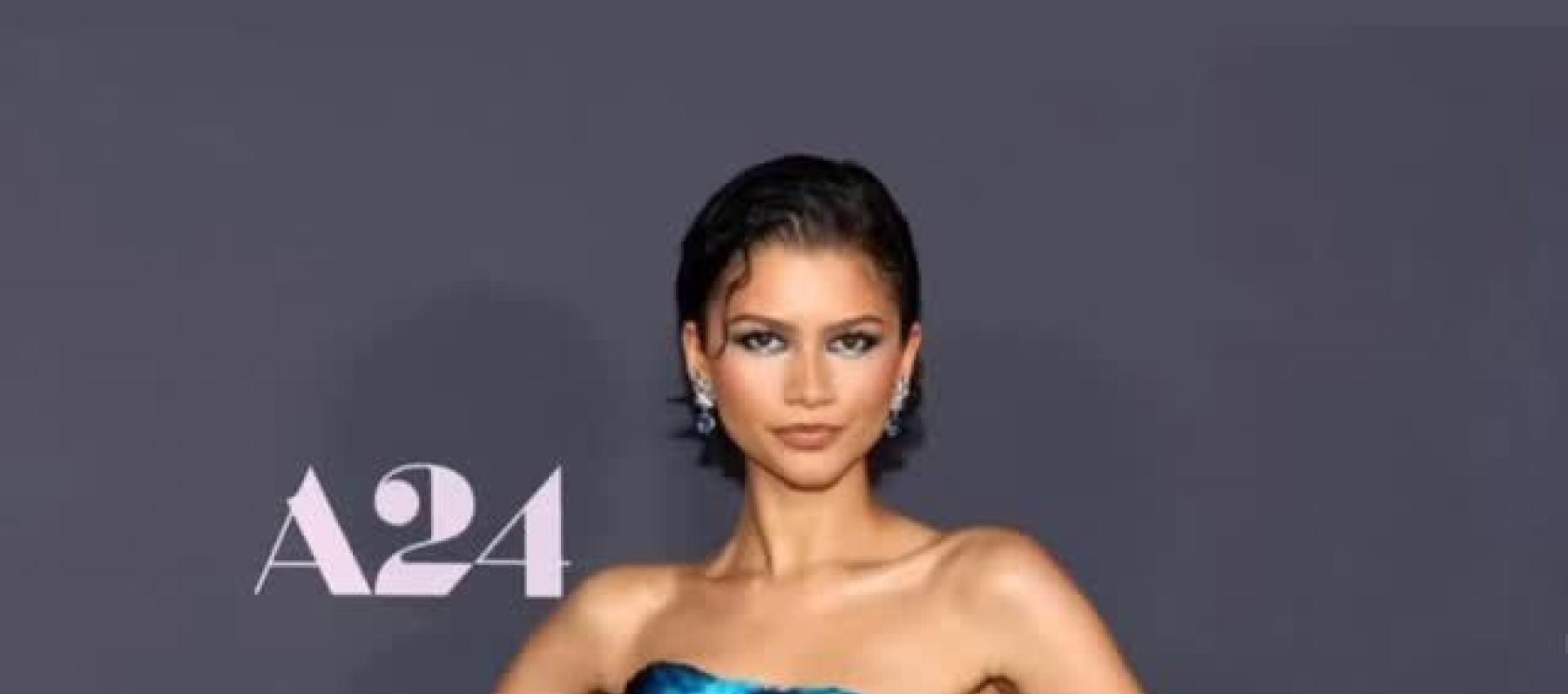 زندايا بمبدأ &ldquo;Something Blue&rdquo; التقليدي في إطلالة سكياباريللي