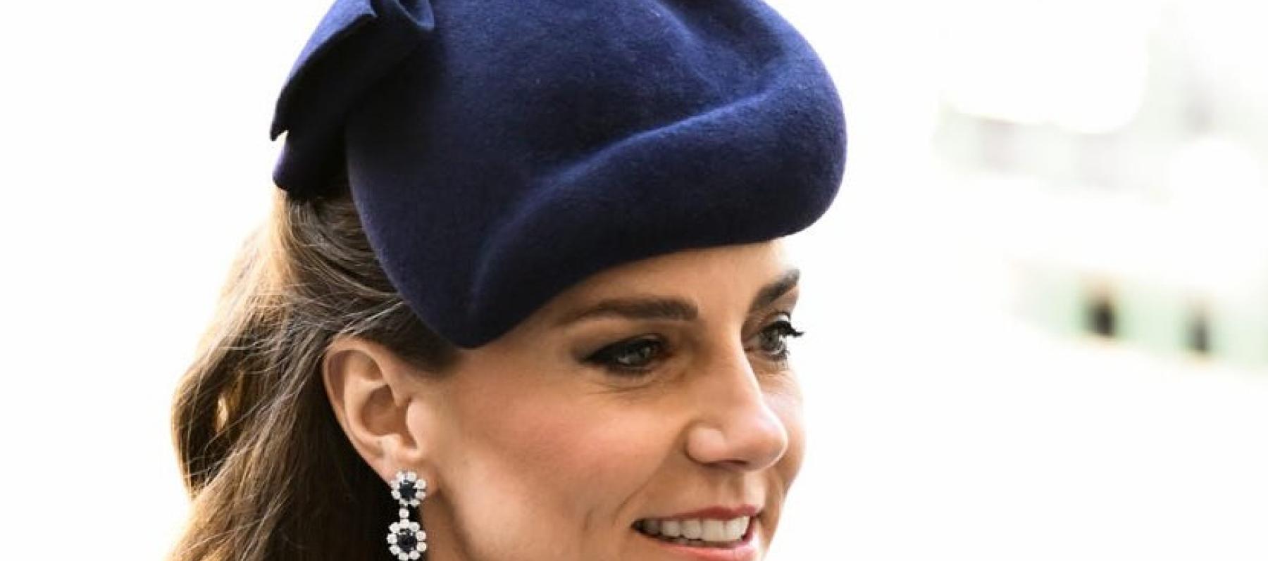 كيت ميدلتون بإطلالة ملكية من جيفنشي تحمل رمزية خاصةكيت ميدلتون بإطلالة ملكية من جيفنشي تحمل رمزية خاصة