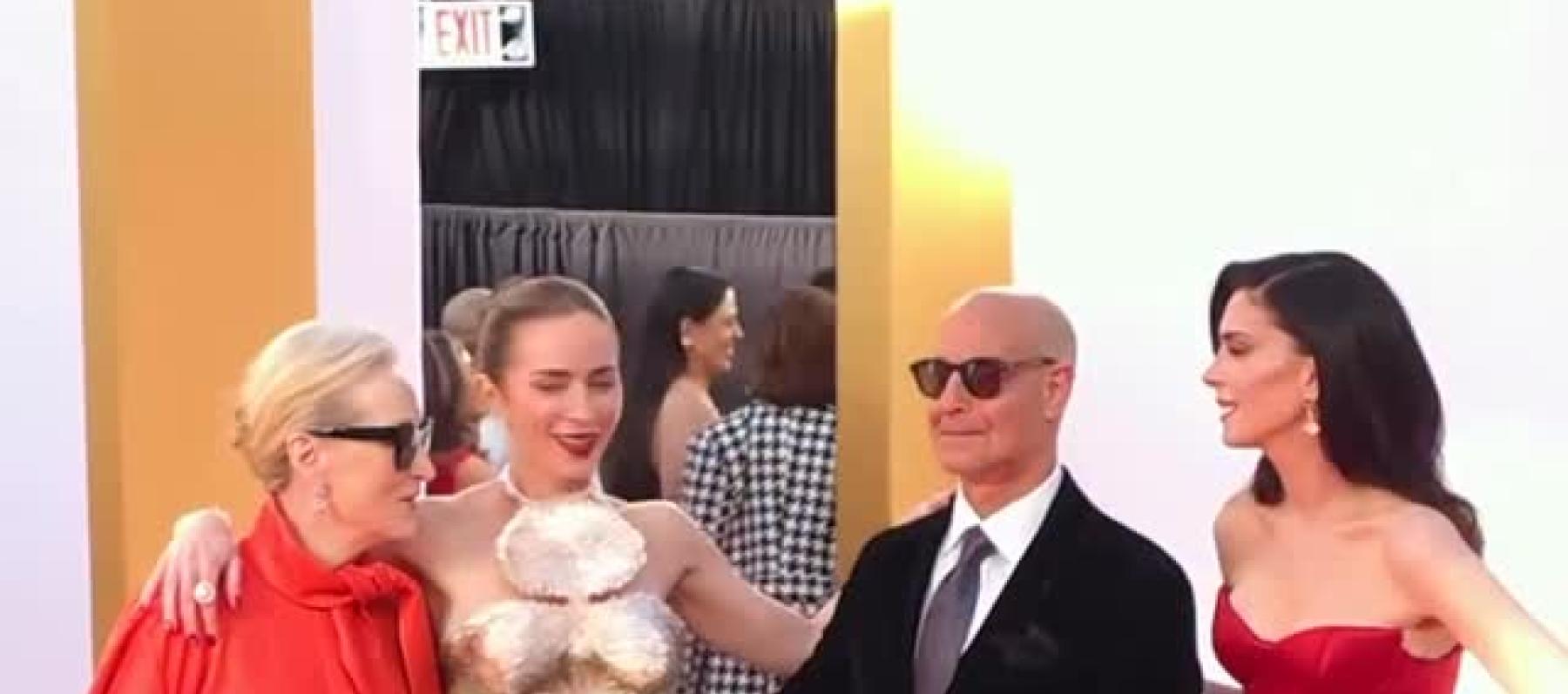 آن هاثاواي وميريل ستريب وغيرهن بإطلالات ساحرة في نيويورك 