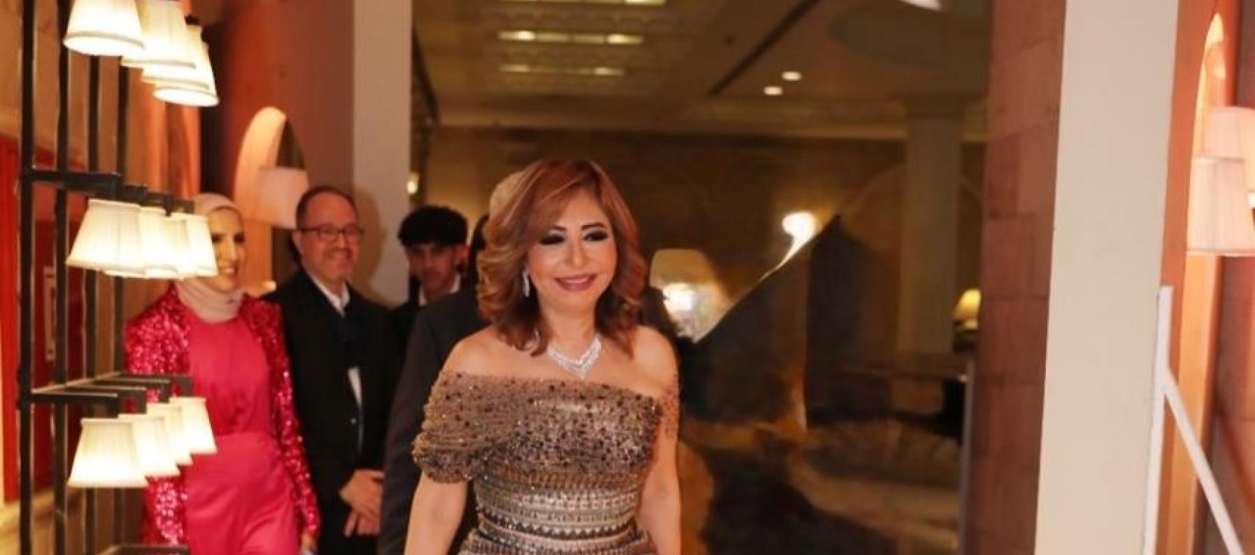 لميس الحديدي بفستان أو-شولدر مرصع في خطوبة ابنها 