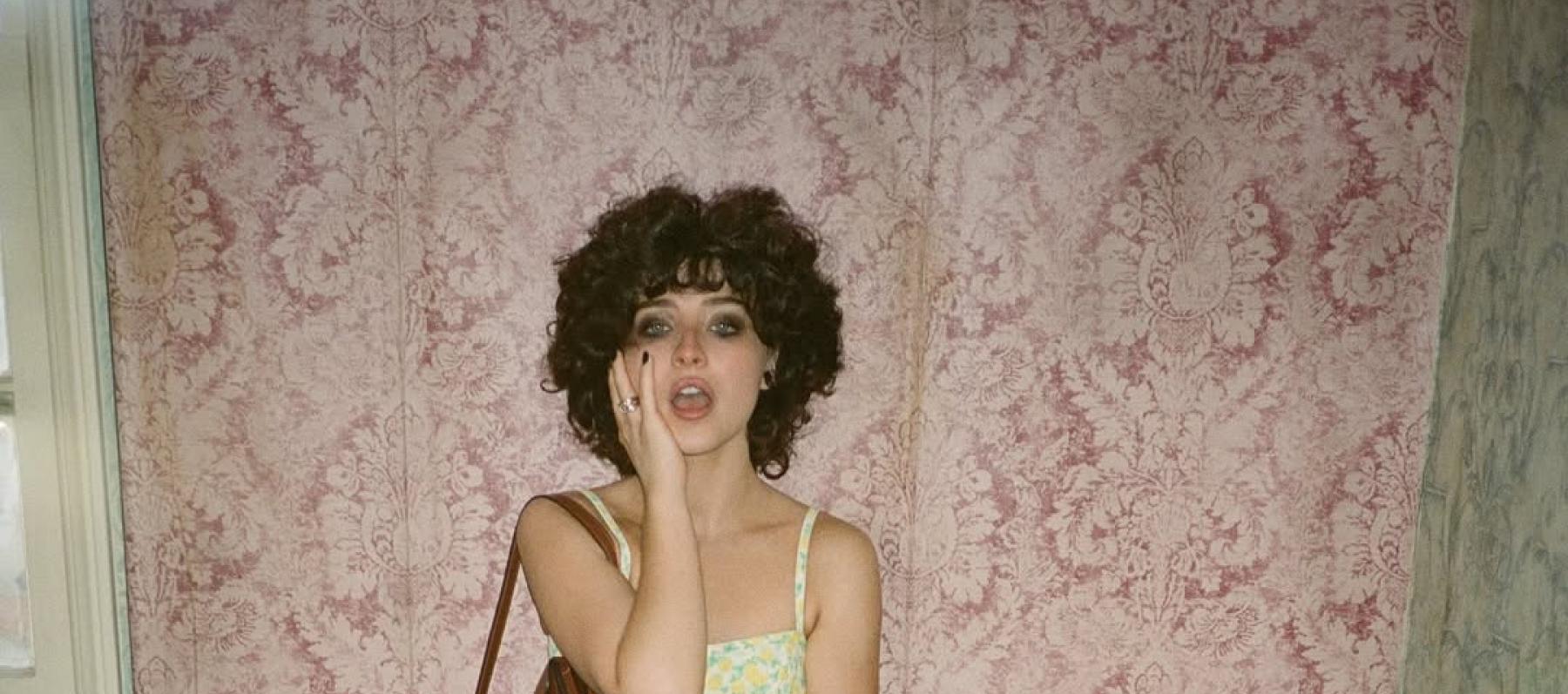 سابرينا كاربنتر بلوك جدي بشعر داكن - الصورة بعدسة المصور Bryce Anderson