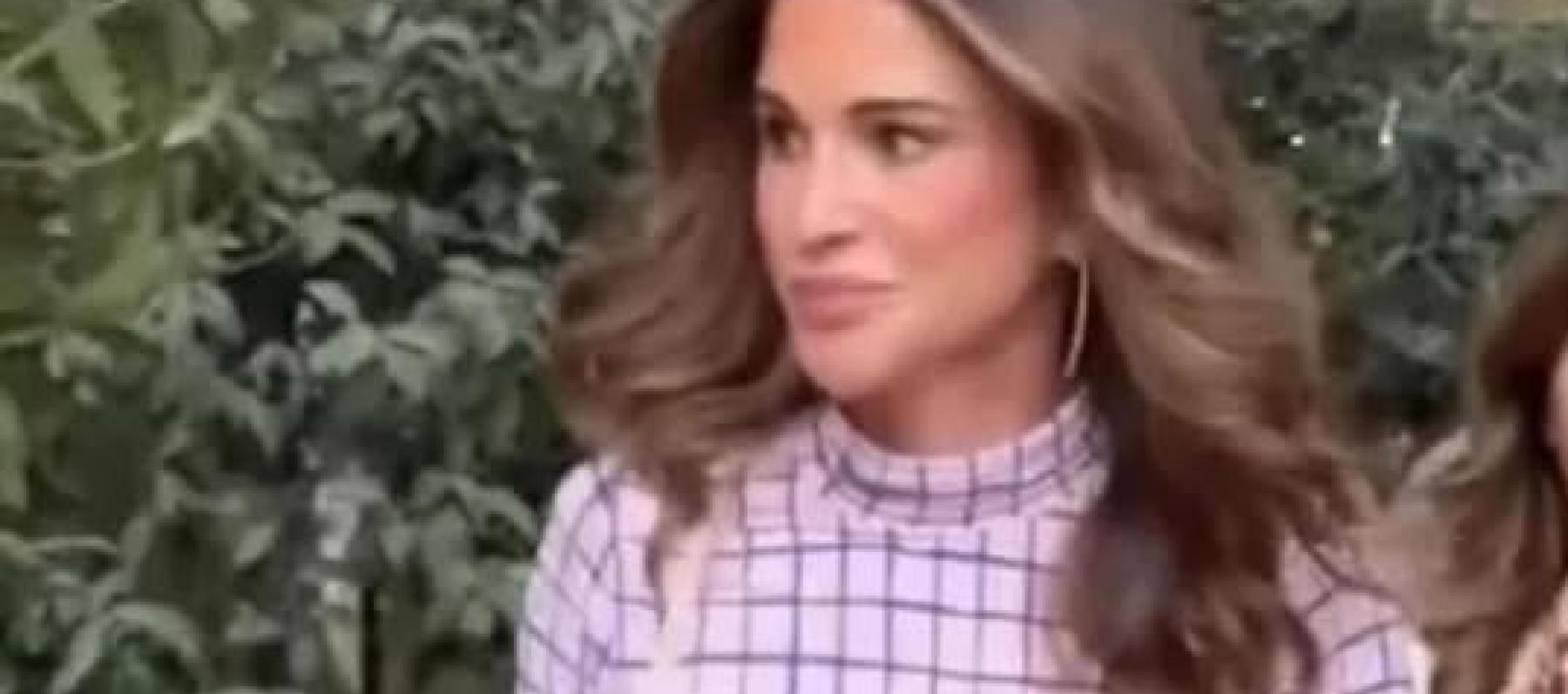 الملكة رانيا بإطلالة دنيم عصرية في زيارة إلى الصويفية