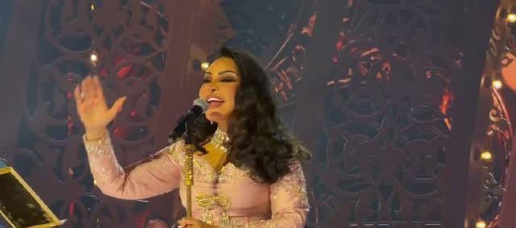 أحلام في دار الأوبرا المصرية: فستان زهري منحوت التفاصيل بتوقيع زهير مراد