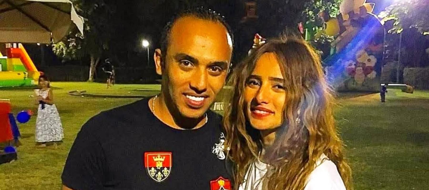  زينة مع شقيقها