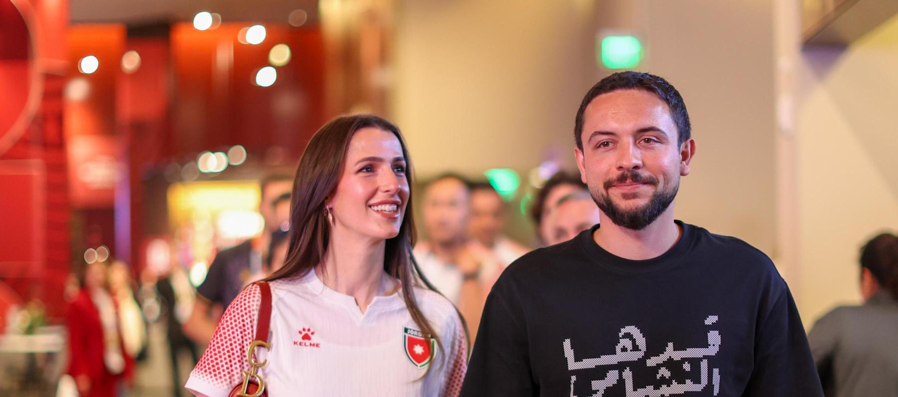 إطلالة رياضية وطنية للأميرة رجوة والأمير الحسين في كأس العالم 