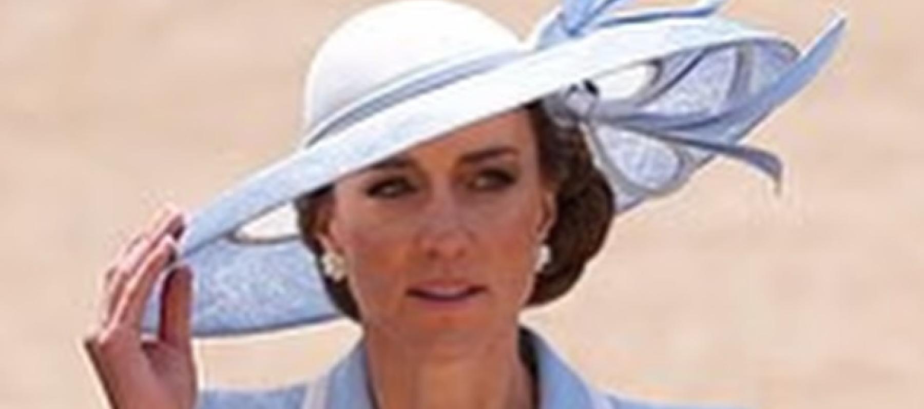 كيت ميدلتون بإطلالة راقية من Catherine Walker في لندن
