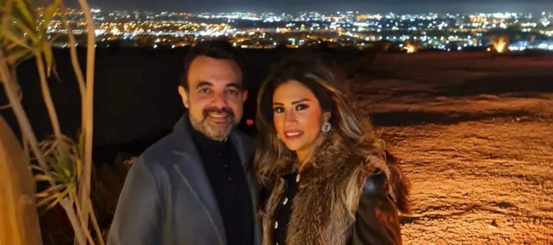 عمرو محمود ياسين وزوجته