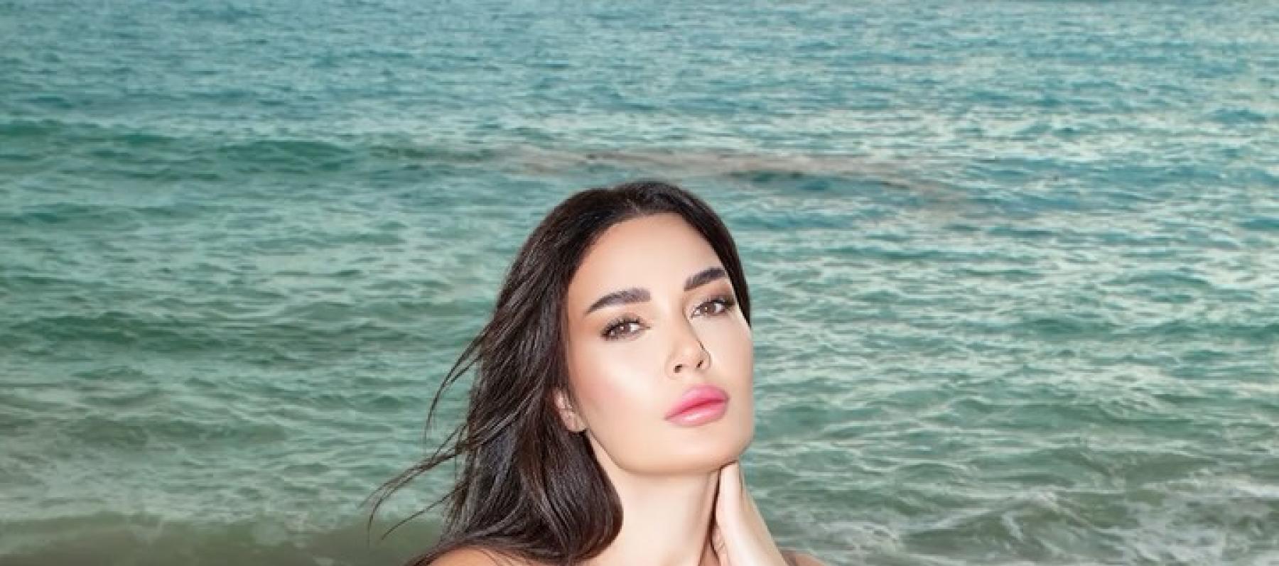 سيرين عبد النور  بإطلالة صيفية على البحر بتوقيع ساره مراد - الصورة بعدسة كفاح بلاني