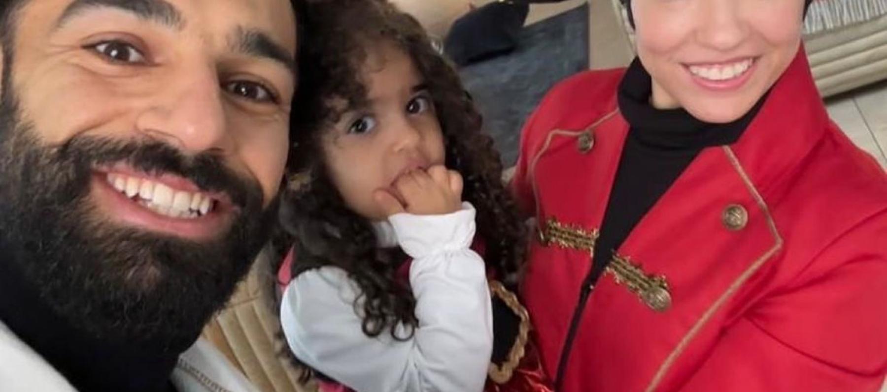 محمد صلاح وزوجته وبناته