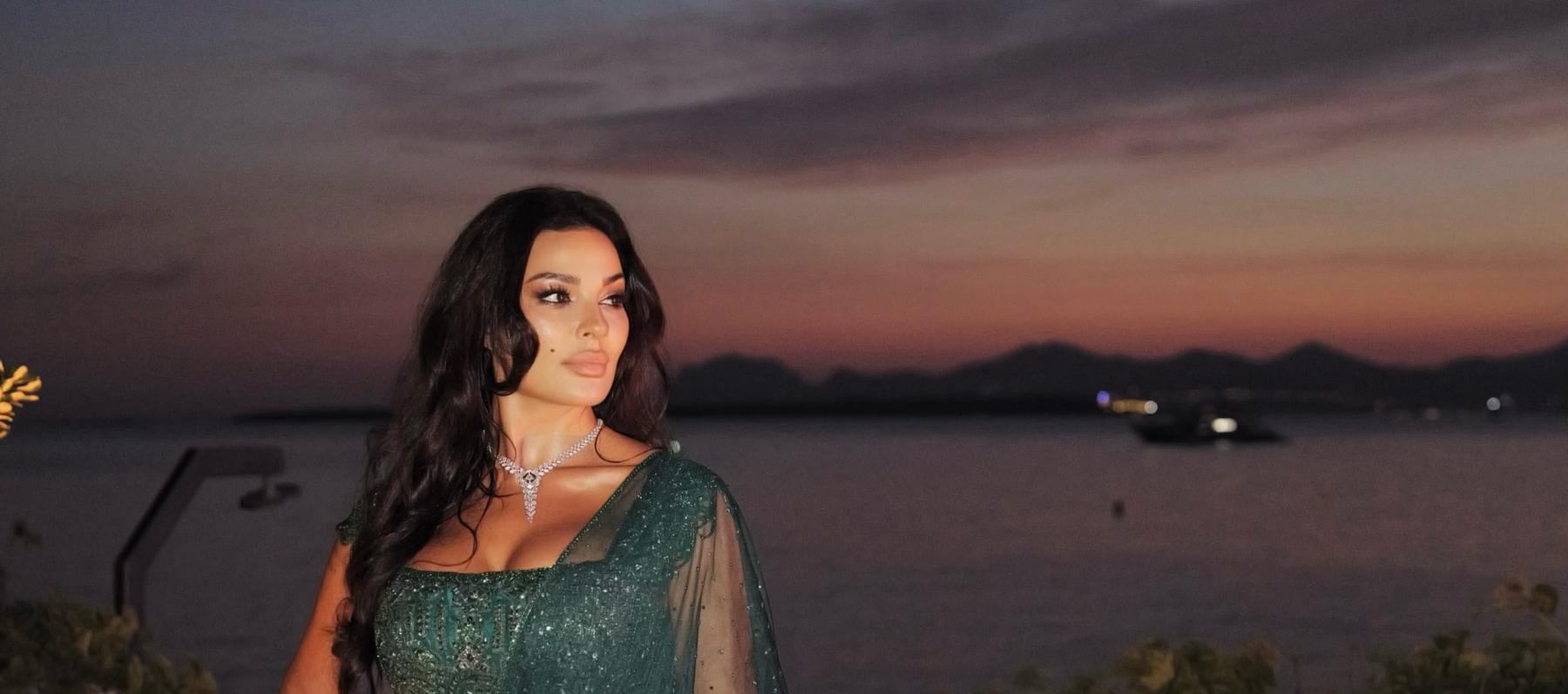 نادين نسيب نجيم بساري أخضر ملكي - الصورة بعدسة Greg Finck