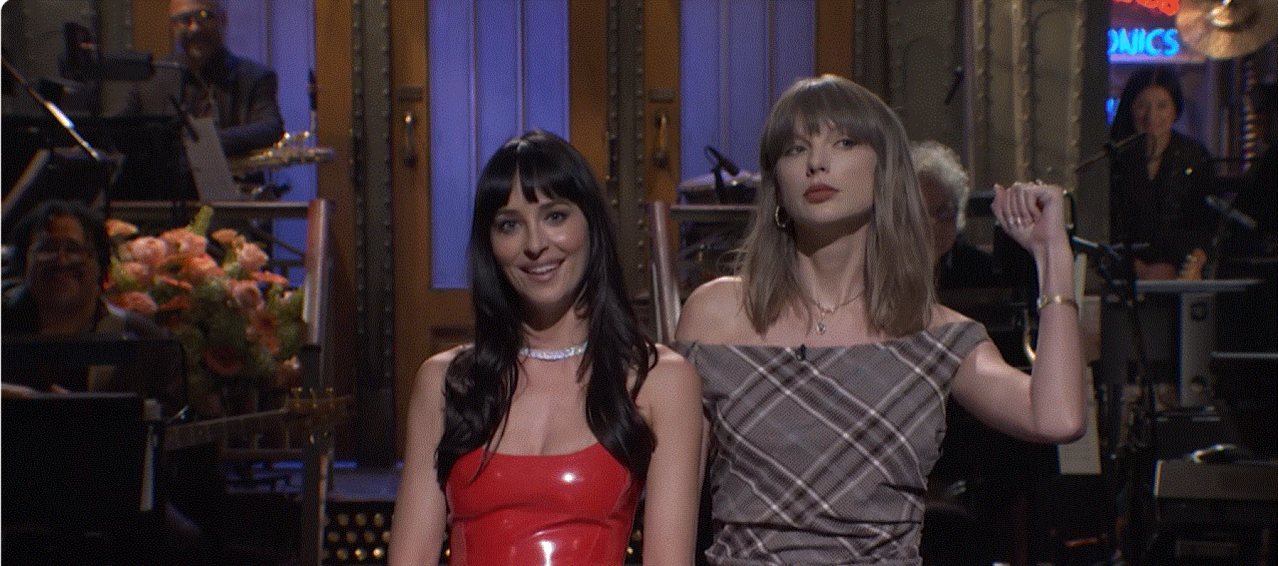 داكوتا جونسون وتايلو سويفت في SNL