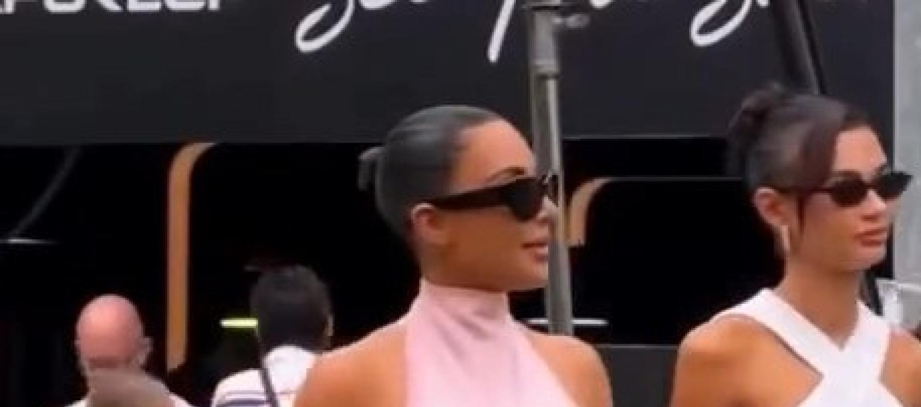 كيم كاردشيان تدعم لويس هاميلتون بإطلالة وردية شفافة من Alaïa