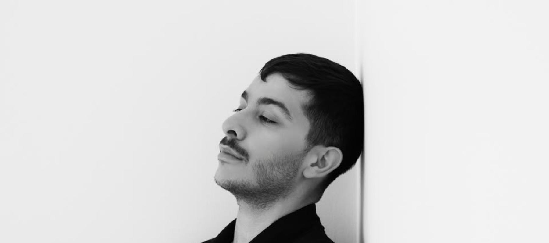 المصمم اللبناني سليم عزام يحصد جائزة التميّز الإبداعي