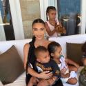 كيم كارداشيان مع أولادها - انستغرام @kimkardashian