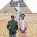 فاريل ويليامز وJR أمام الأهرامات خلال افتتاح معرض "للأبد الآن"- انستغرام @pharell