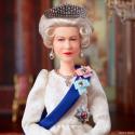 دمية باربي على شكل الملكة إليزابيث - صورة من حساب @Barbie على تويتر