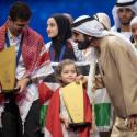 الشيخ محمد بن راشد آل مكتوم خلال تكريمه شام البكور - صورة من تويتر