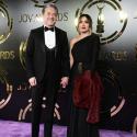 مروان خوري وزوجته على السجادة الخزامية في حفل Joy Awards 