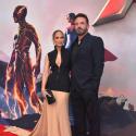 بن أفليك وجنيفر لوبيز على السجادة الحمراء في عرض The Flash - انستقرام @jlo