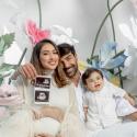 فرح الهادي و عقيل الرئيسي وابنهما آدم - صورة من انستقرام