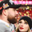 تايلور سويفت و ترافيس كيلسي - صورة من انستقرام Kansas City Chiefs