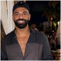 محمد صلاح بإطلالة عصرية من لويفي وأكملها بقبعة تحمل رسالة 