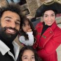 محمد صلاح وزوجته وبناته