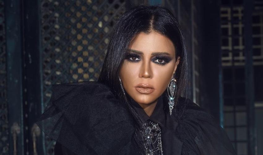 التحقيق مع رانيا يوسف بسبب فستانه raniayoussef_@