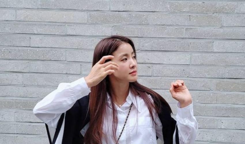 الممثلة Lee Si-young تتفوق على BTS وBlackpink