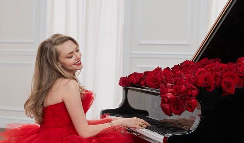 Amanda Seyfried بتصميم لـ كريستيان عبدالله